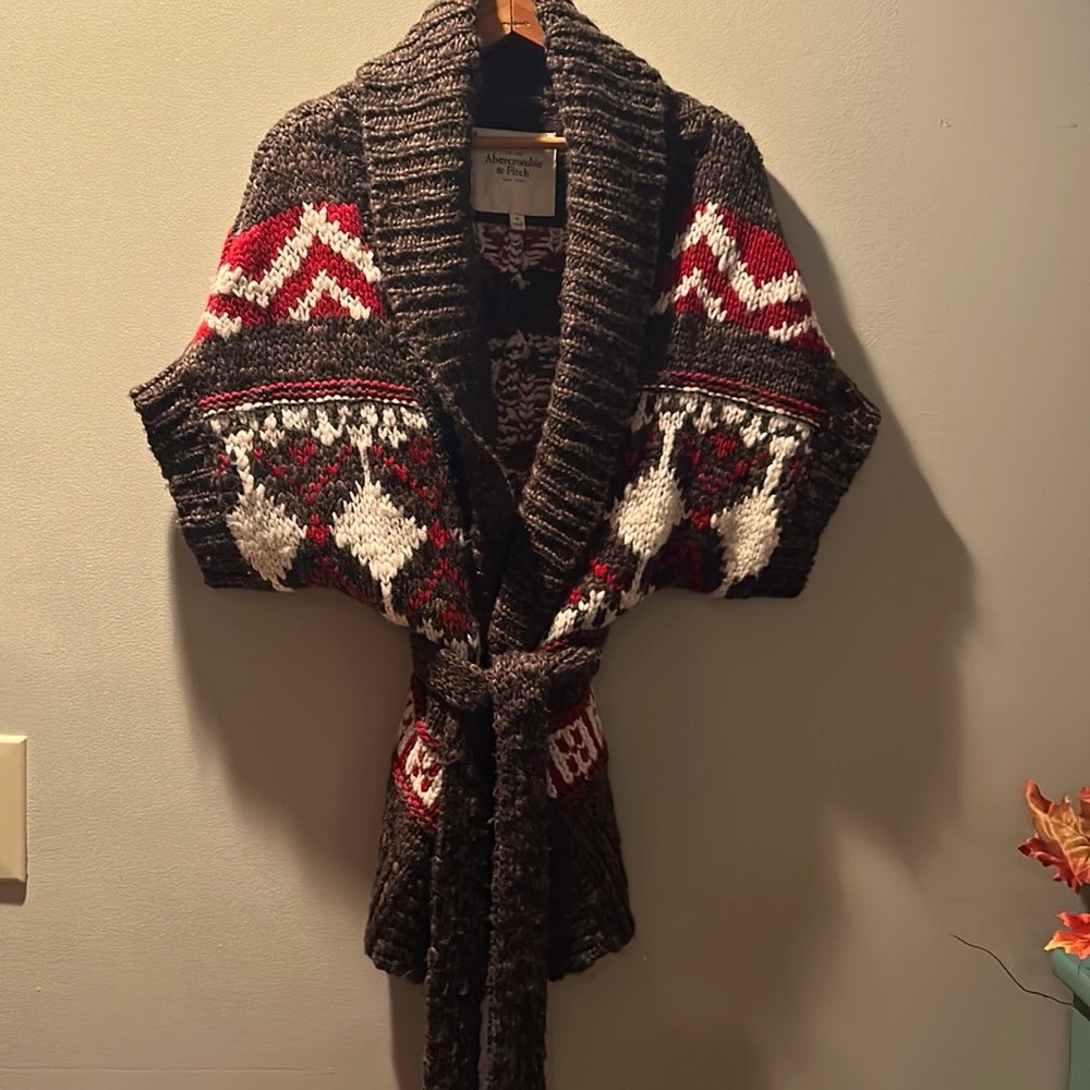 Women’s Vintage Abercrombie and Fitch poncho belted short sleeve sweater. Sz Sm.
